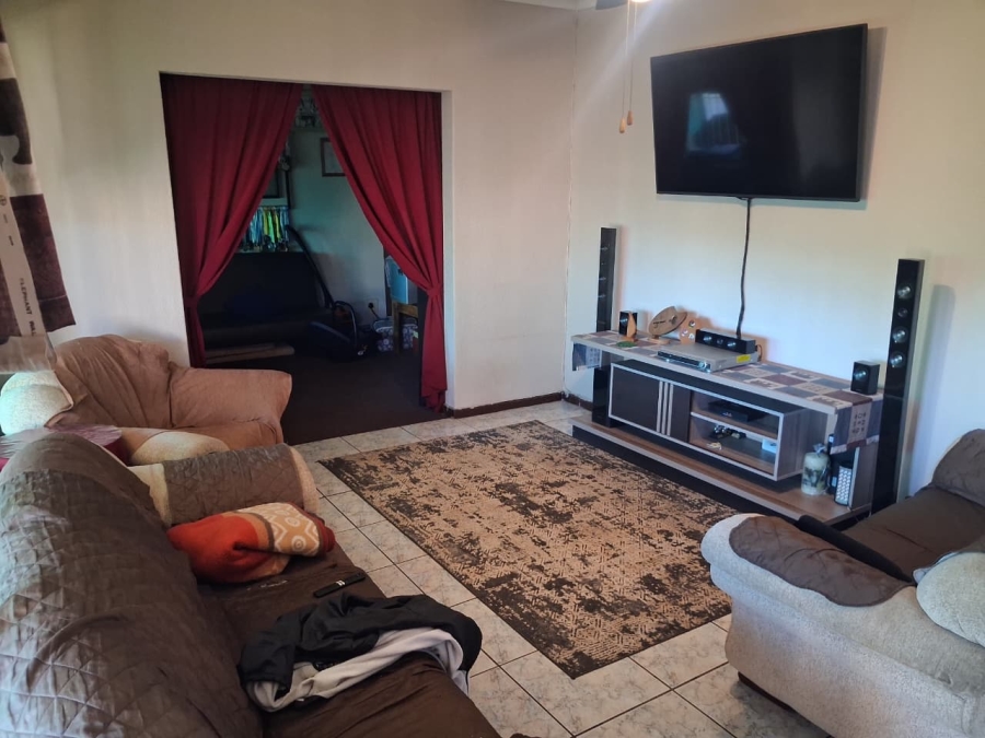 3 Bedroom Property for Sale in Rhodesfield Gauteng