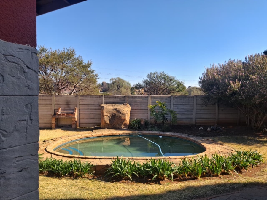 3 Bedroom Property for Sale in Rhodesfield Gauteng