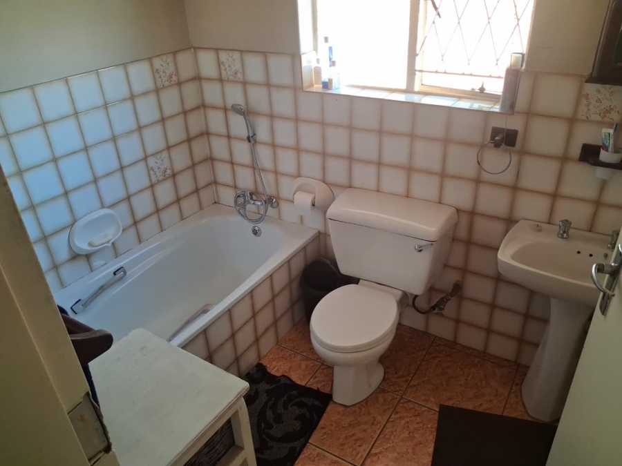 3 Bedroom Property for Sale in Rhodesfield Gauteng