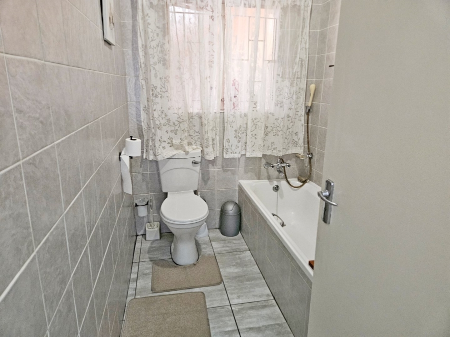 3 Bedroom Property for Sale in Terenure Gauteng