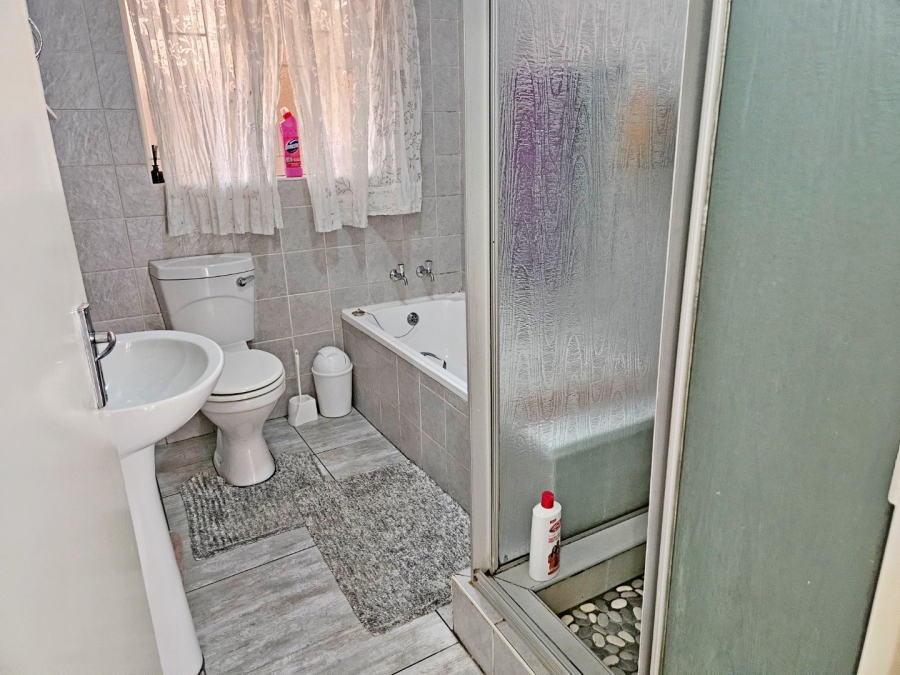3 Bedroom Property for Sale in Terenure Gauteng