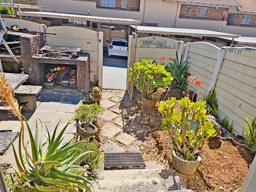 2 Bedroom Property for Sale in Birch Acres Gauteng