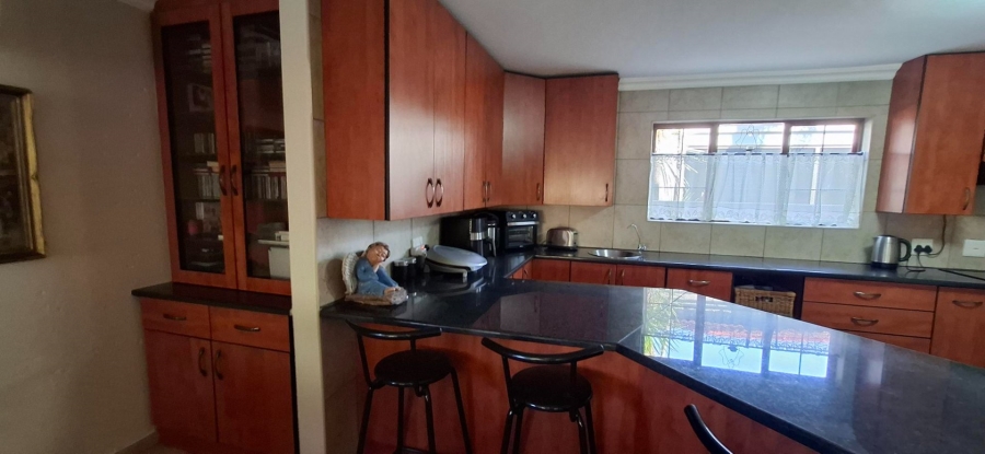 5 Bedroom Property for Sale in Bougainvillea Estate Gauteng