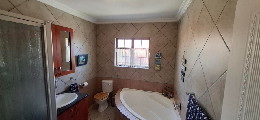 5 Bedroom Property for Sale in Bougainvillea Estate Gauteng