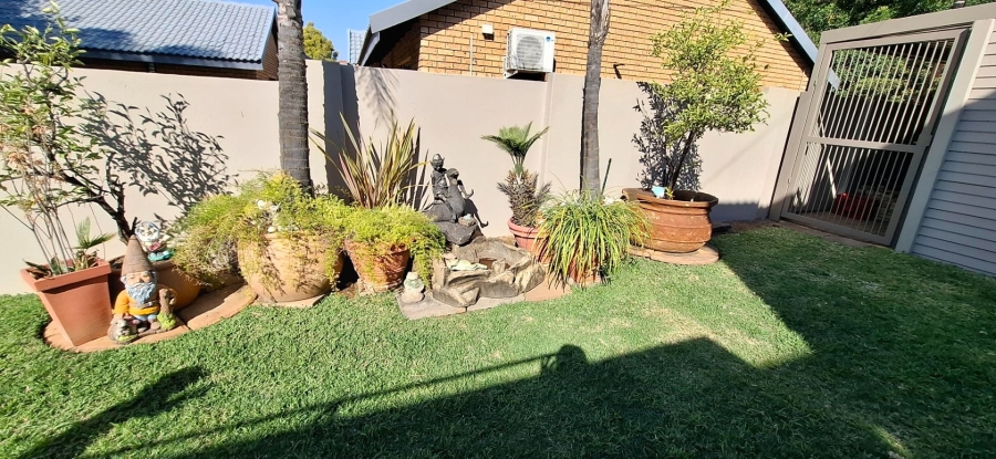 5 Bedroom Property for Sale in Bougainvillea Estate Gauteng