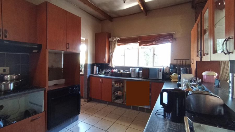 6 Bedroom Property for Sale in Constantia Park Gauteng