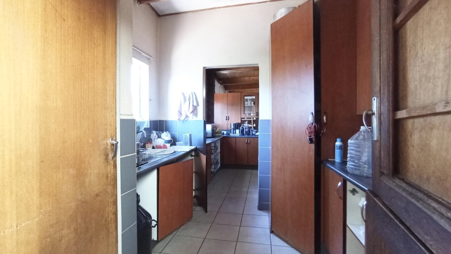 6 Bedroom Property for Sale in Constantia Park Gauteng