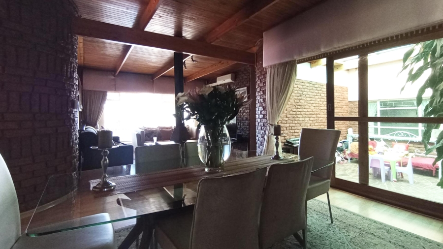 6 Bedroom Property for Sale in Constantia Park Gauteng