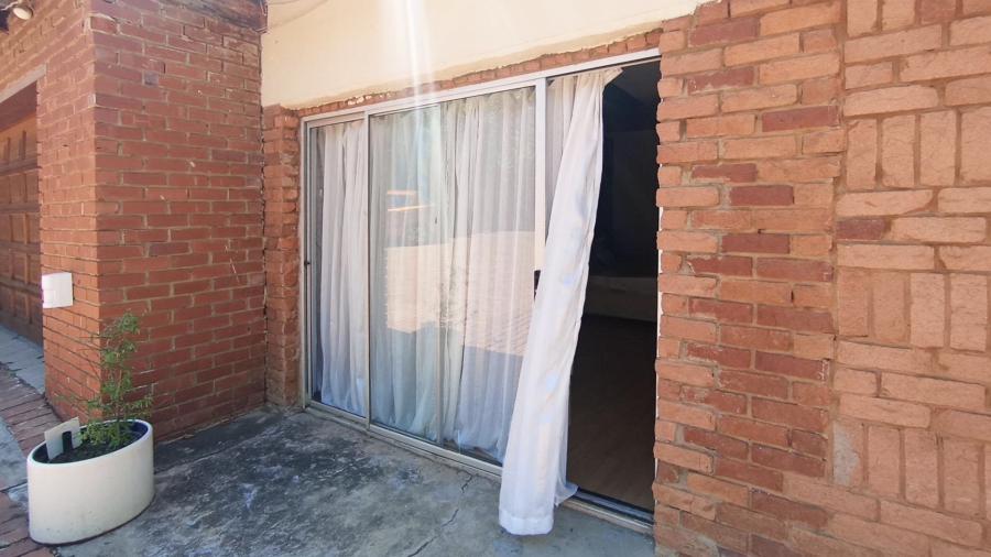 6 Bedroom Property for Sale in Constantia Park Gauteng