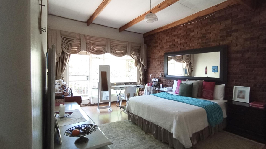 6 Bedroom Property for Sale in Constantia Park Gauteng