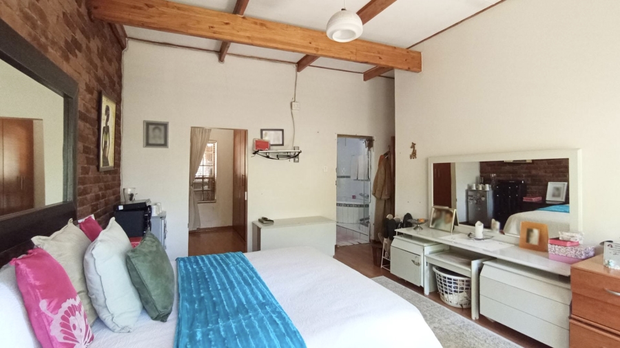 6 Bedroom Property for Sale in Constantia Park Gauteng