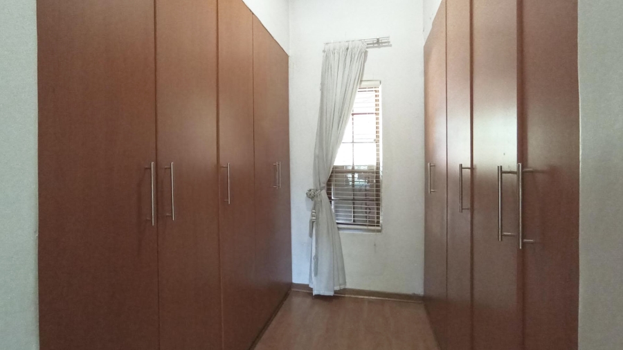 6 Bedroom Property for Sale in Constantia Park Gauteng