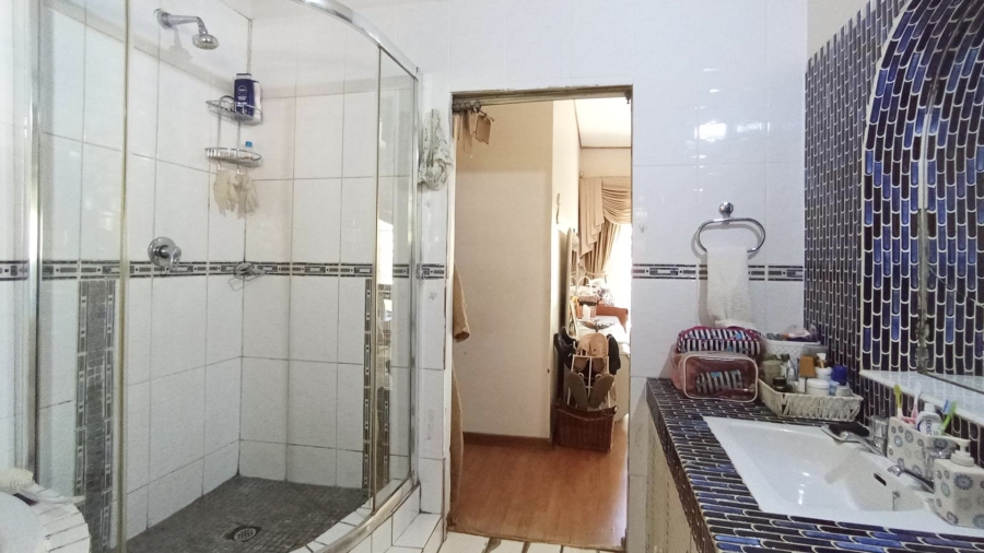 6 Bedroom Property for Sale in Constantia Park Gauteng