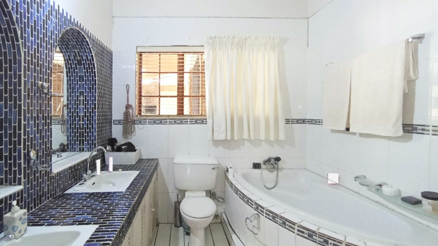 6 Bedroom Property for Sale in Constantia Park Gauteng