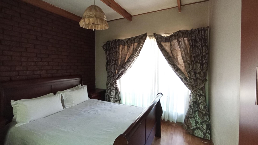 6 Bedroom Property for Sale in Constantia Park Gauteng