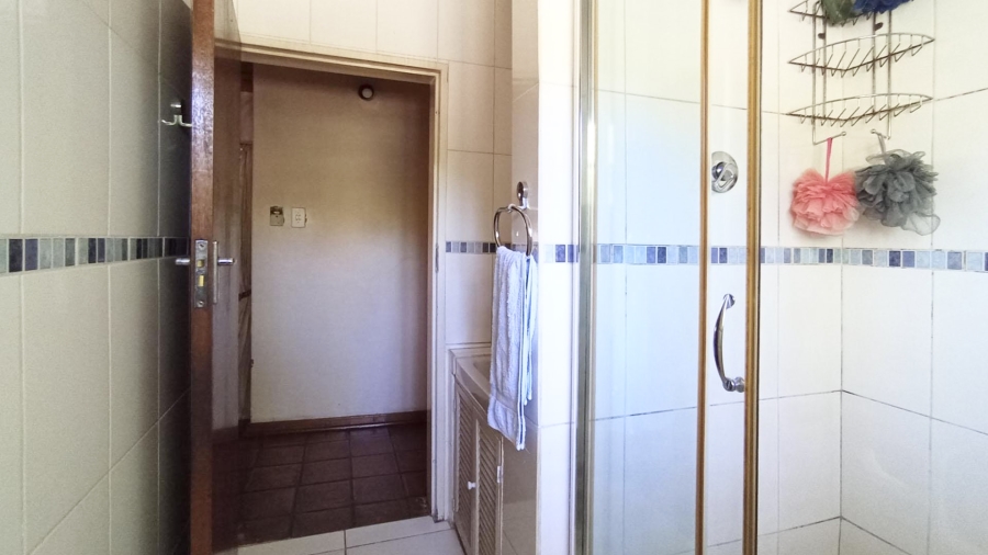 6 Bedroom Property for Sale in Constantia Park Gauteng