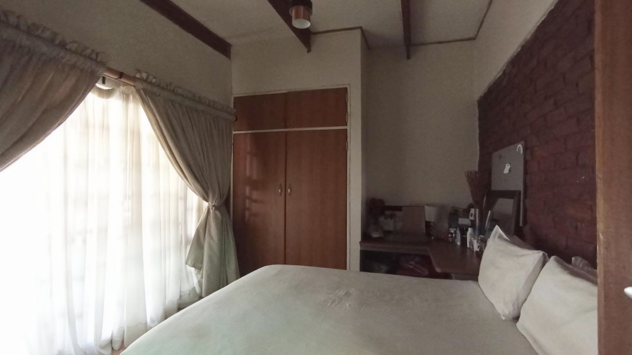 6 Bedroom Property for Sale in Constantia Park Gauteng