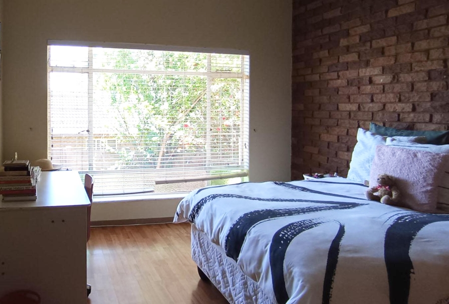6 Bedroom Property for Sale in Constantia Park Gauteng