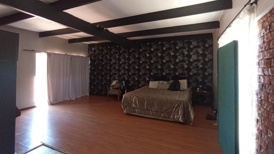 6 Bedroom Property for Sale in Constantia Park Gauteng