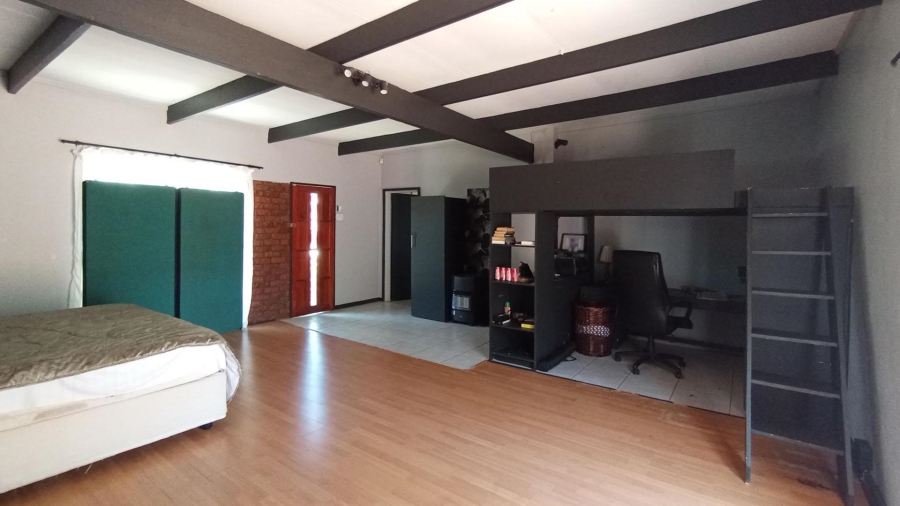6 Bedroom Property for Sale in Constantia Park Gauteng