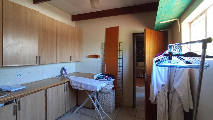 6 Bedroom Property for Sale in Constantia Park Gauteng