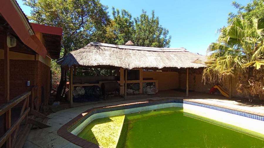 6 Bedroom Property for Sale in Constantia Park Gauteng
