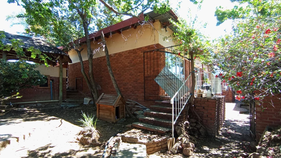 6 Bedroom Property for Sale in Constantia Park Gauteng