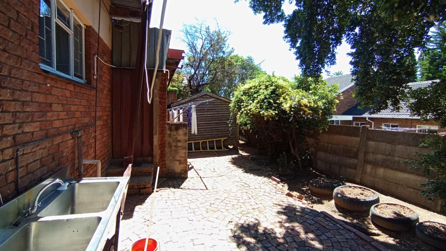 6 Bedroom Property for Sale in Constantia Park Gauteng
