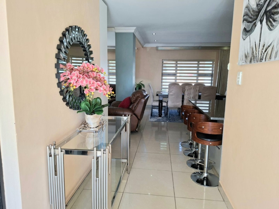 5 Bedroom Property for Sale in Thatchfield Estate Gauteng