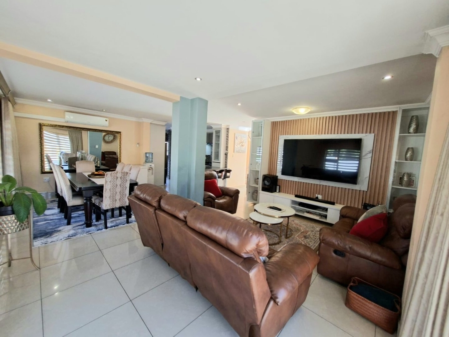 5 Bedroom Property for Sale in Thatchfield Estate Gauteng