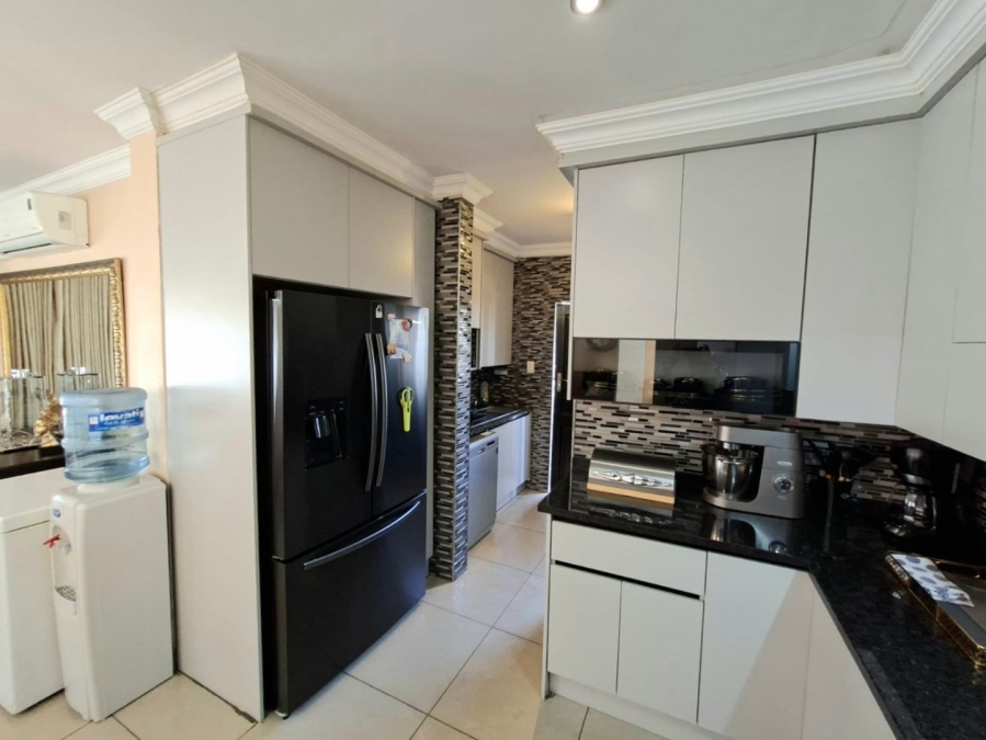 5 Bedroom Property for Sale in Thatchfield Estate Gauteng