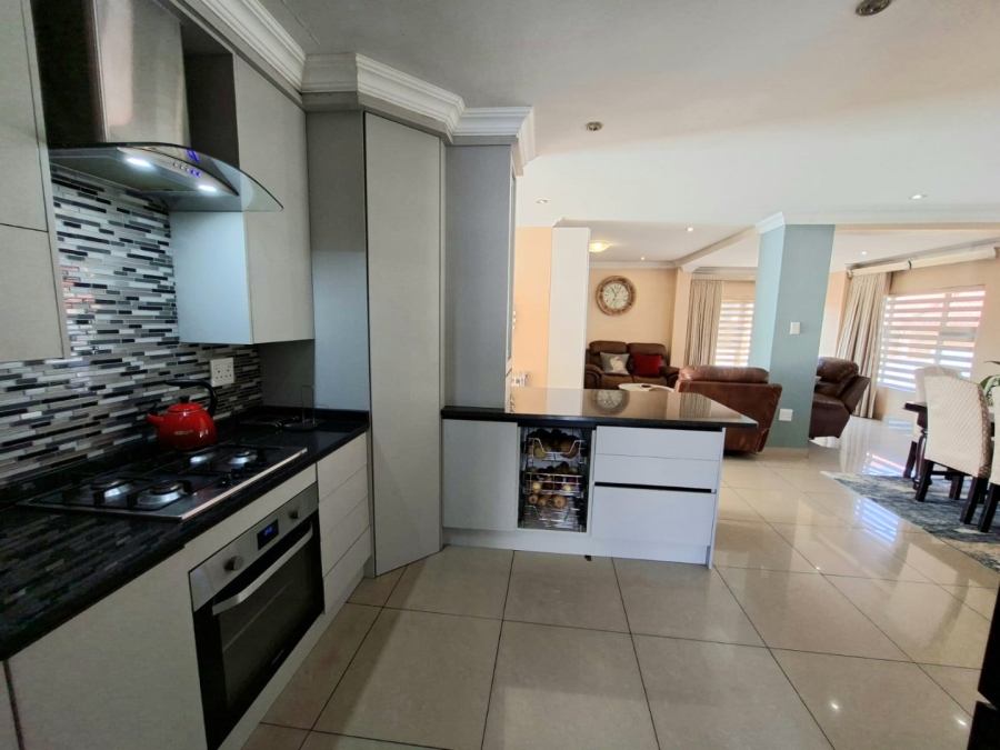 5 Bedroom Property for Sale in Thatchfield Estate Gauteng