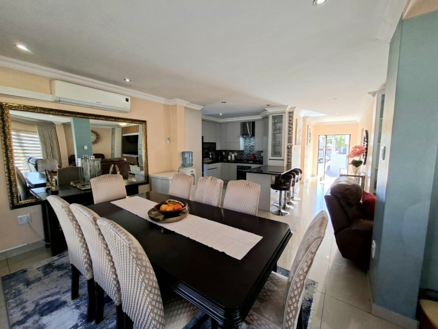 5 Bedroom Property for Sale in Thatchfield Estate Gauteng