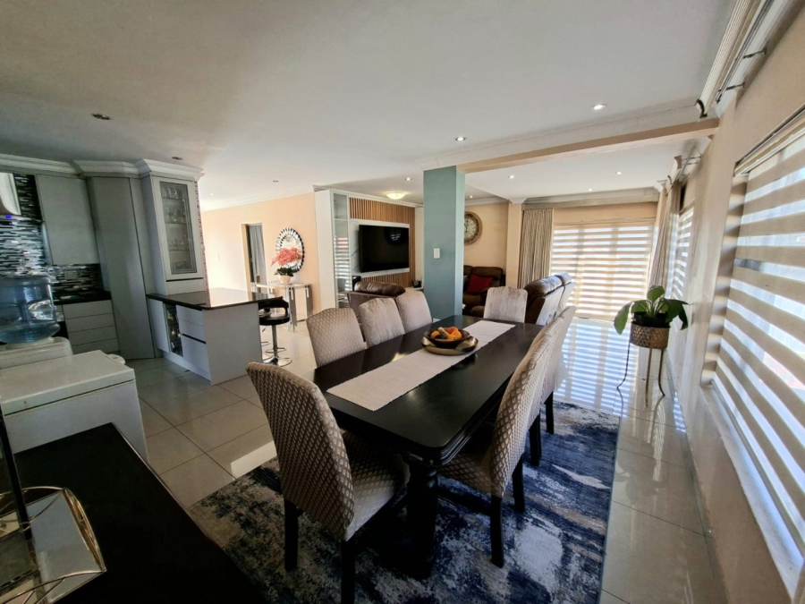 5 Bedroom Property for Sale in Thatchfield Estate Gauteng