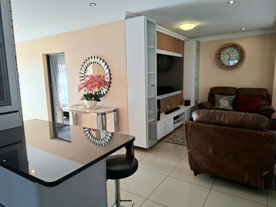 5 Bedroom Property for Sale in Thatchfield Estate Gauteng