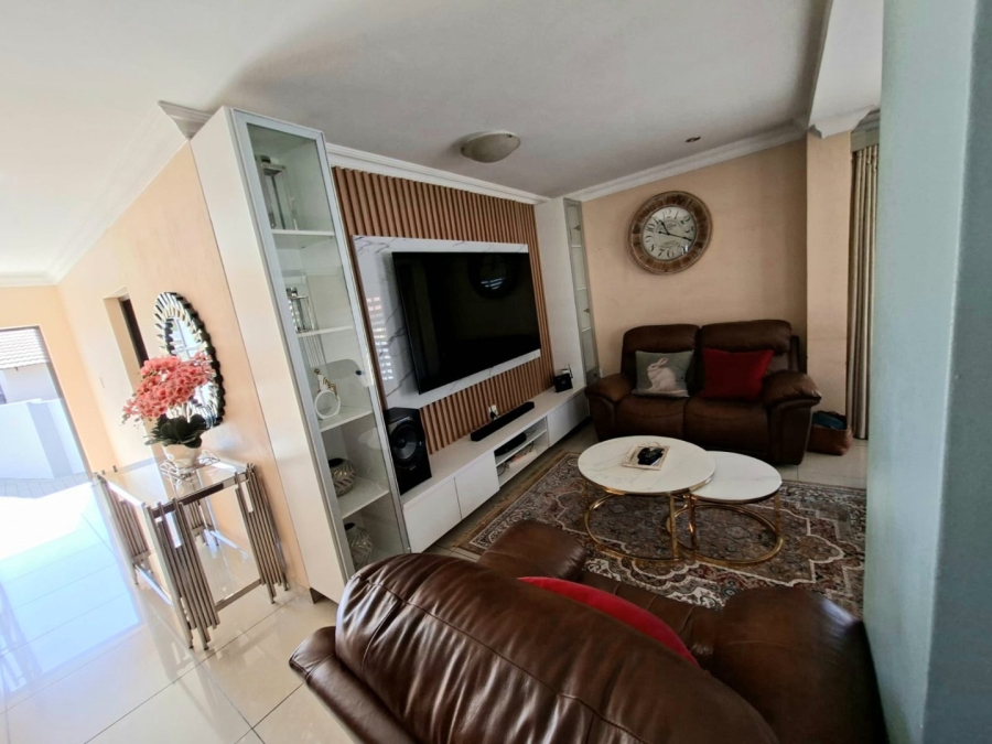 5 Bedroom Property for Sale in Thatchfield Estate Gauteng