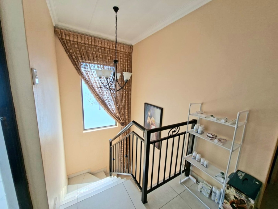 5 Bedroom Property for Sale in Thatchfield Estate Gauteng