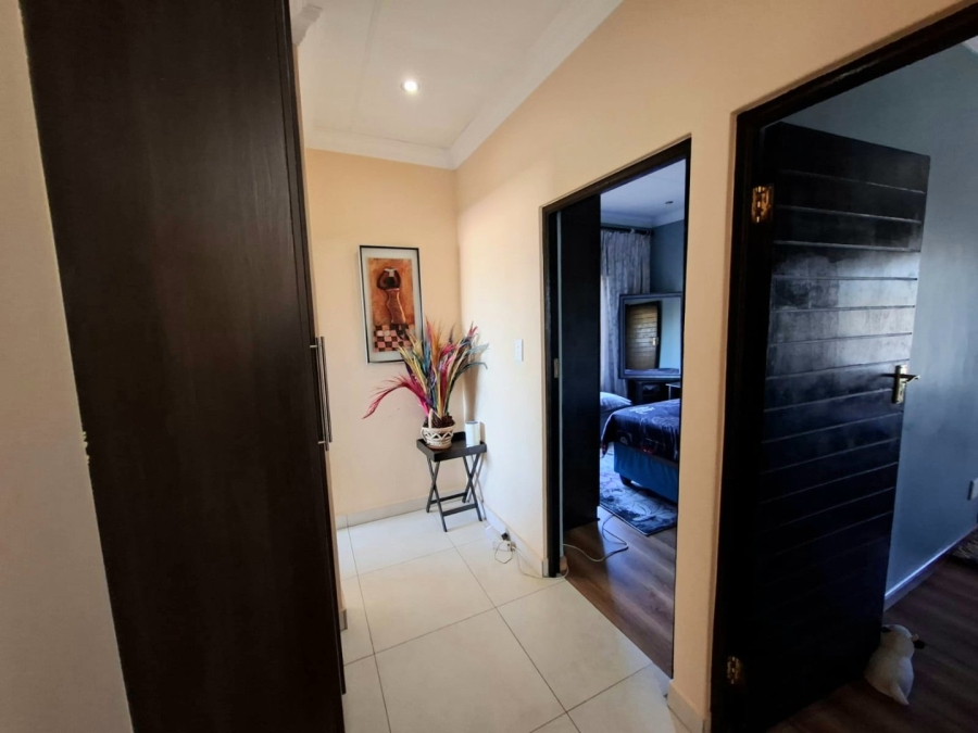 5 Bedroom Property for Sale in Thatchfield Estate Gauteng