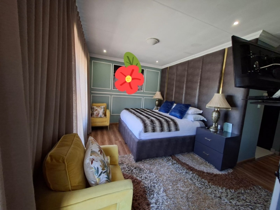 5 Bedroom Property for Sale in Thatchfield Estate Gauteng