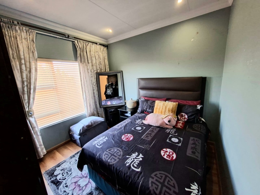 5 Bedroom Property for Sale in Thatchfield Estate Gauteng