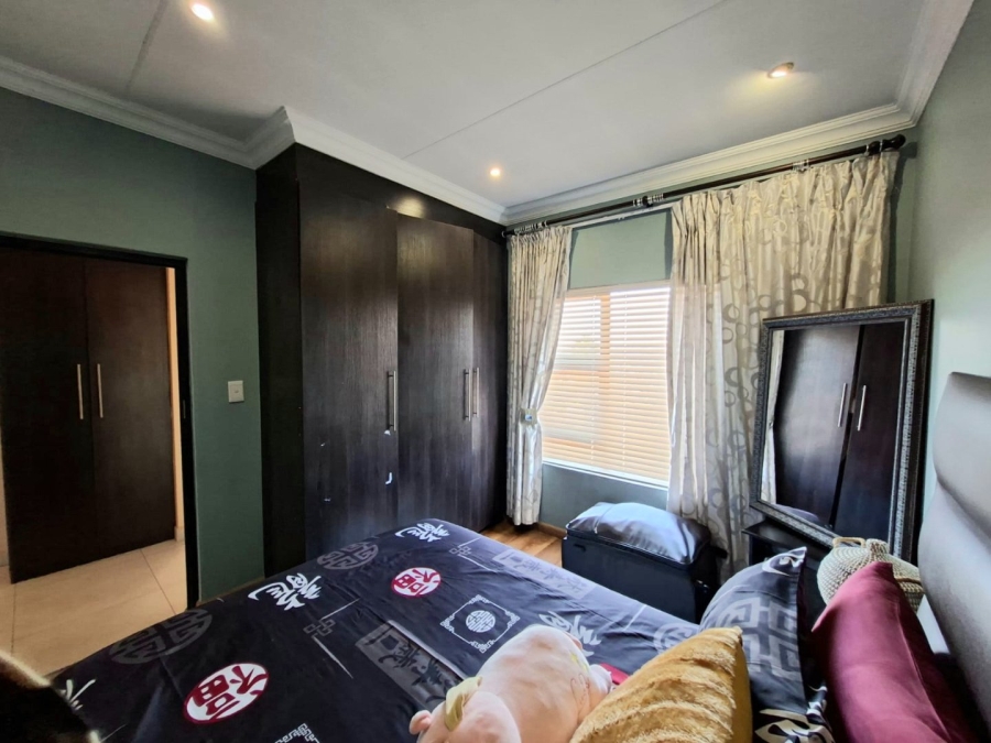 5 Bedroom Property for Sale in Thatchfield Estate Gauteng