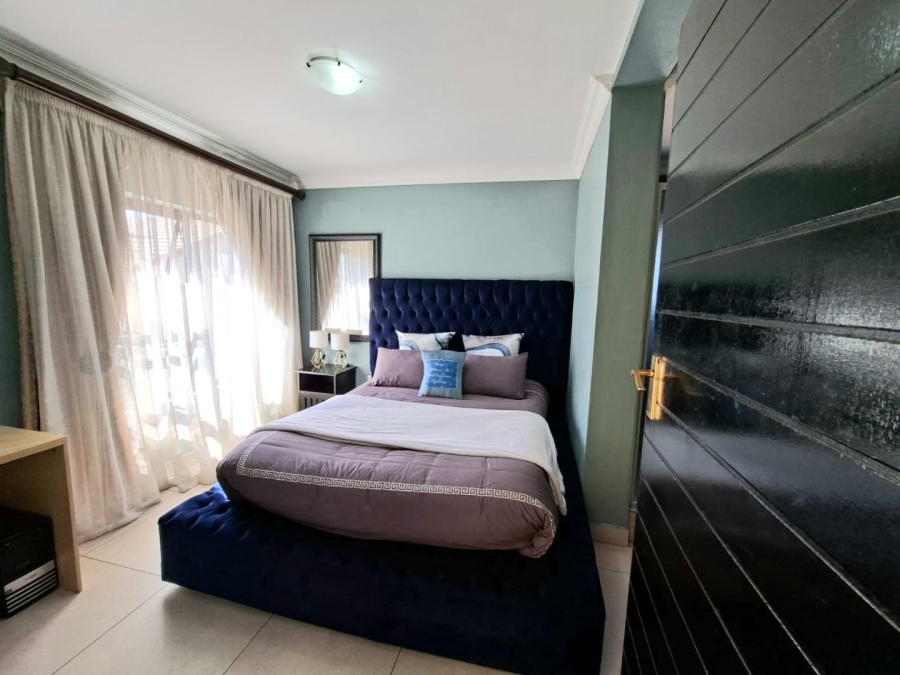 5 Bedroom Property for Sale in Thatchfield Estate Gauteng