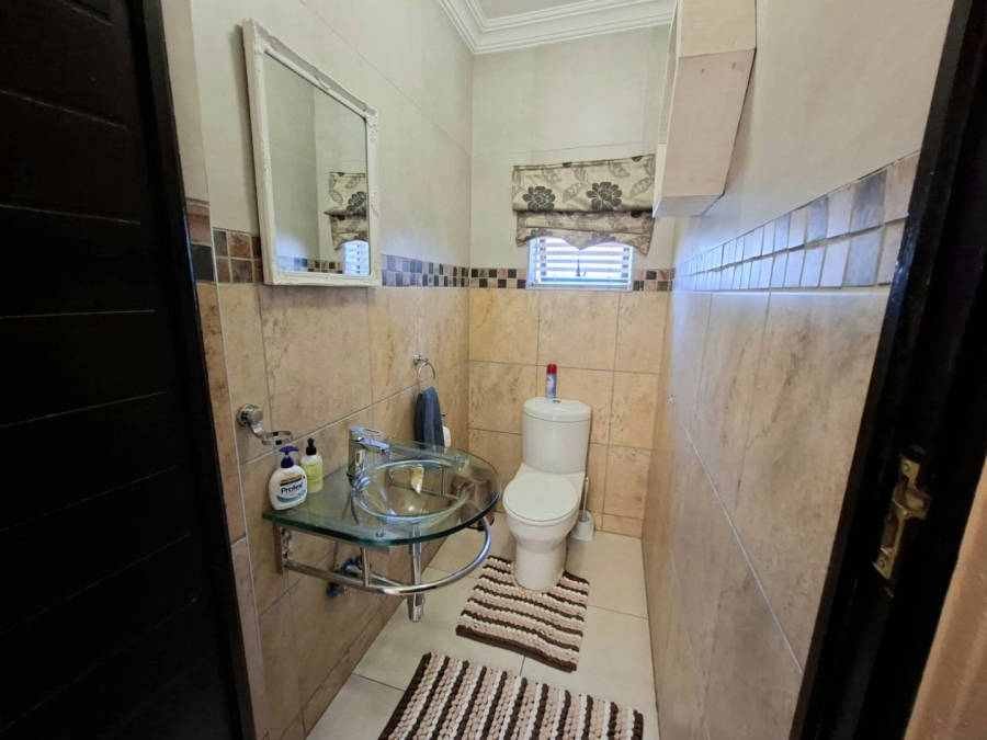 5 Bedroom Property for Sale in Thatchfield Estate Gauteng