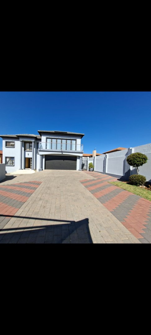 5 Bedroom Property for Sale in Thatchfield Estate Gauteng