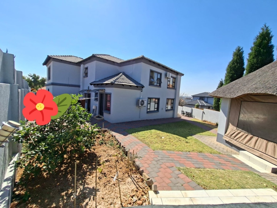 5 Bedroom Property for Sale in Thatchfield Estate Gauteng