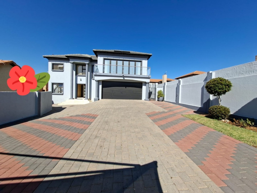 5 Bedroom Property for Sale in Thatchfield Estate Gauteng