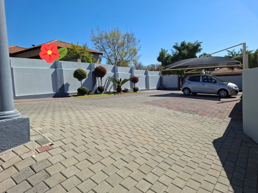 5 Bedroom Property for Sale in Thatchfield Estate Gauteng