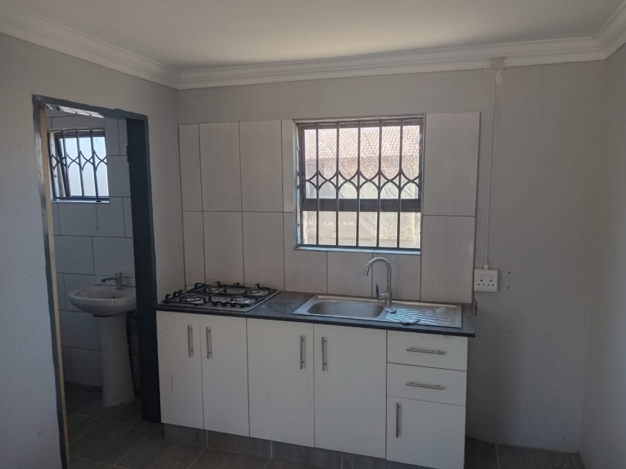 To Let 1 Bedroom Property for Rent in Klippoortje Gauteng