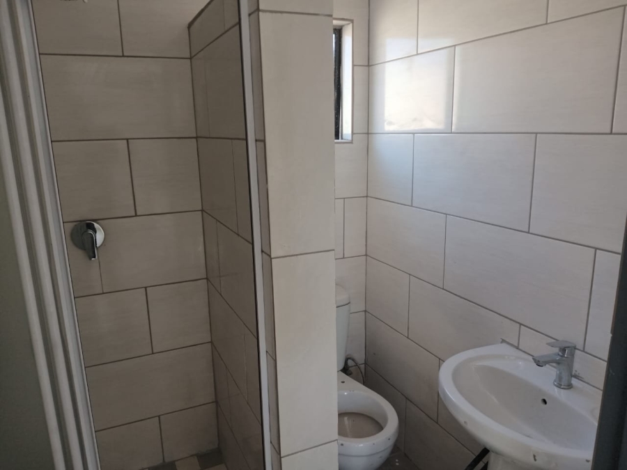 To Let 1 Bedroom Property for Rent in Klippoortje Gauteng