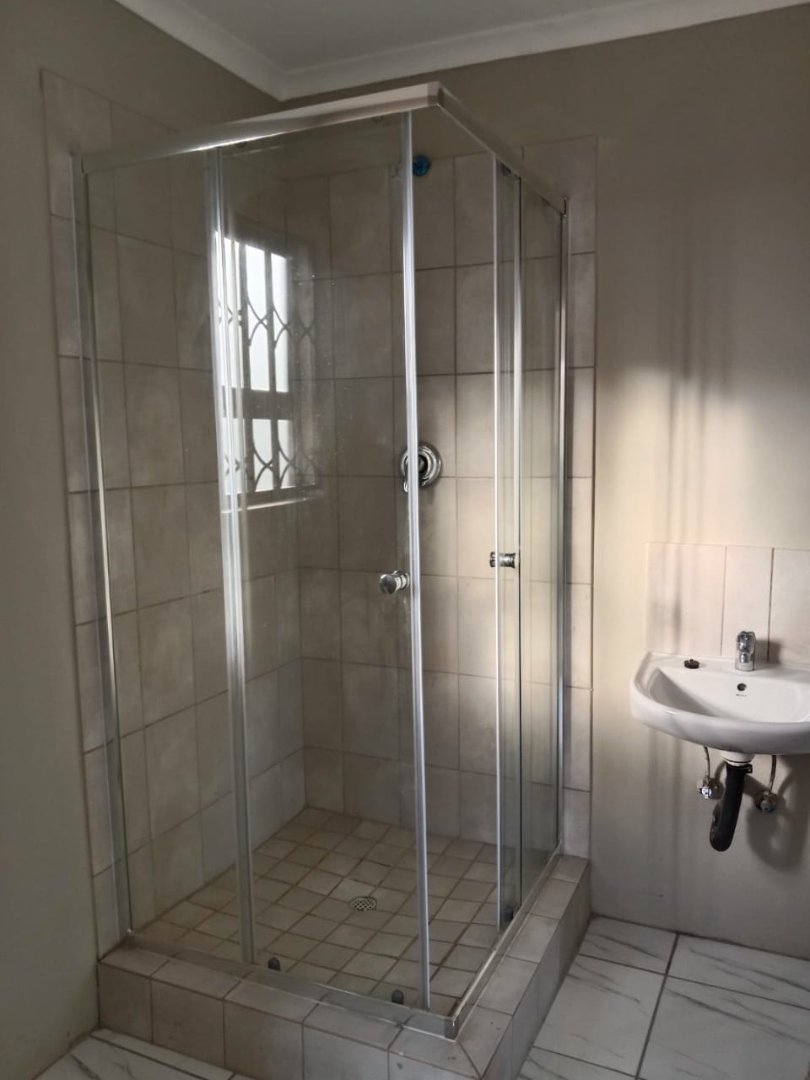 To Let 1 Bedroom Property for Rent in Klippoortje Gauteng